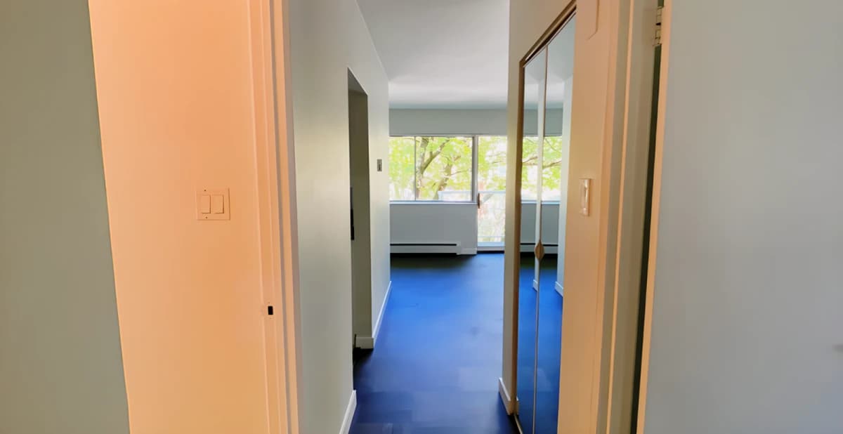 University Manor image 4
