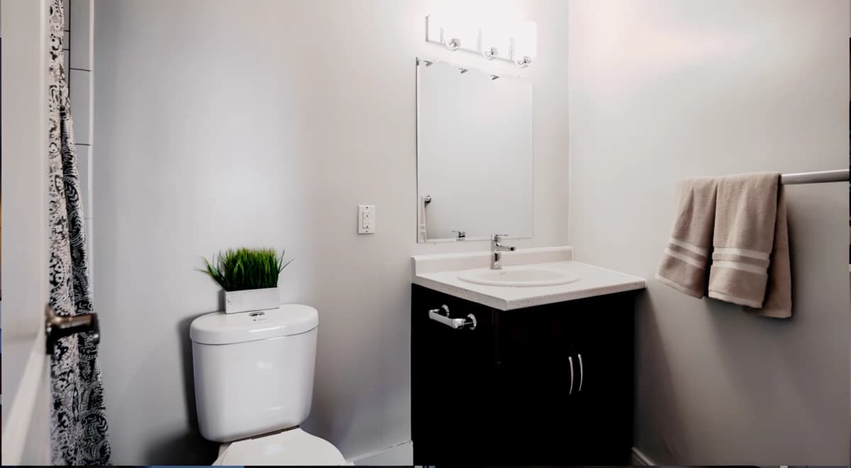 165 Ontario image 3