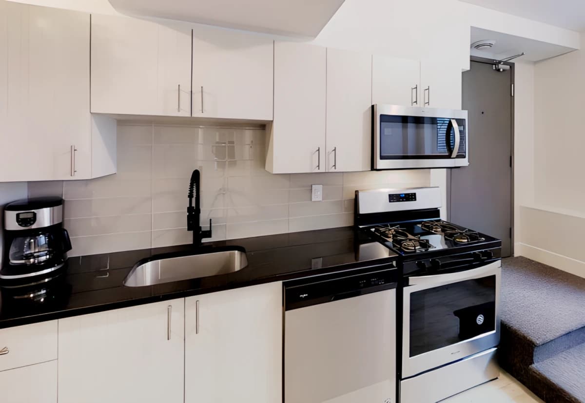 330 McLeod image 3