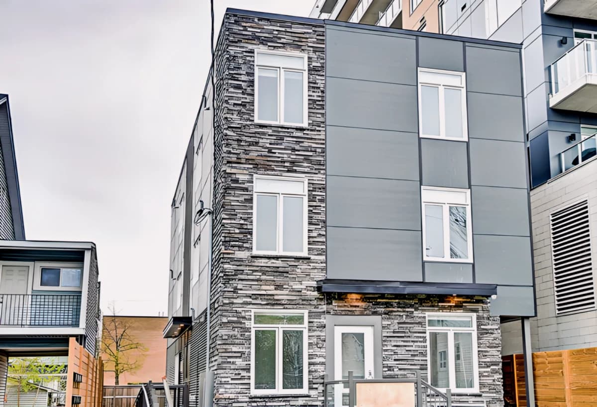 330 McLeod