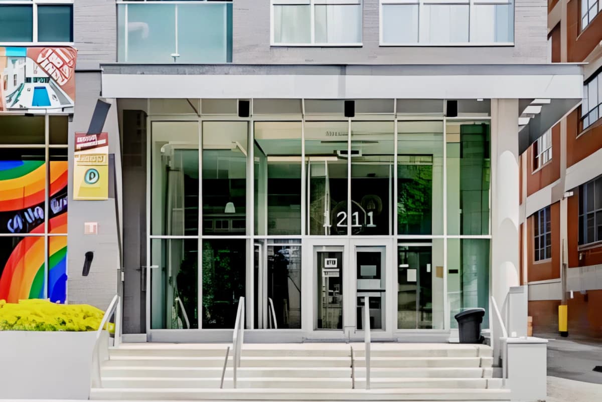 1211 Rue Drummond image 4