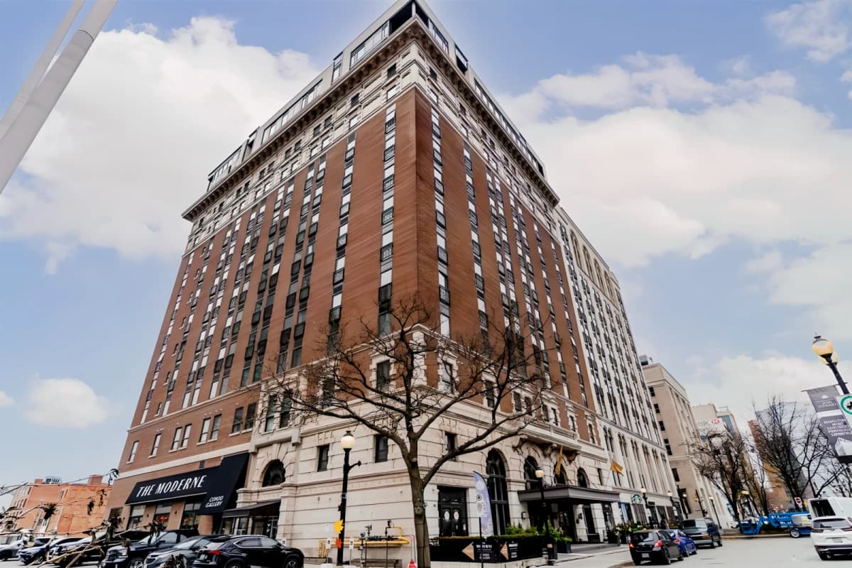 112 King St E image 3