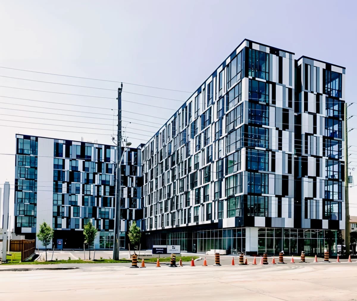 1900 Simcoe St N