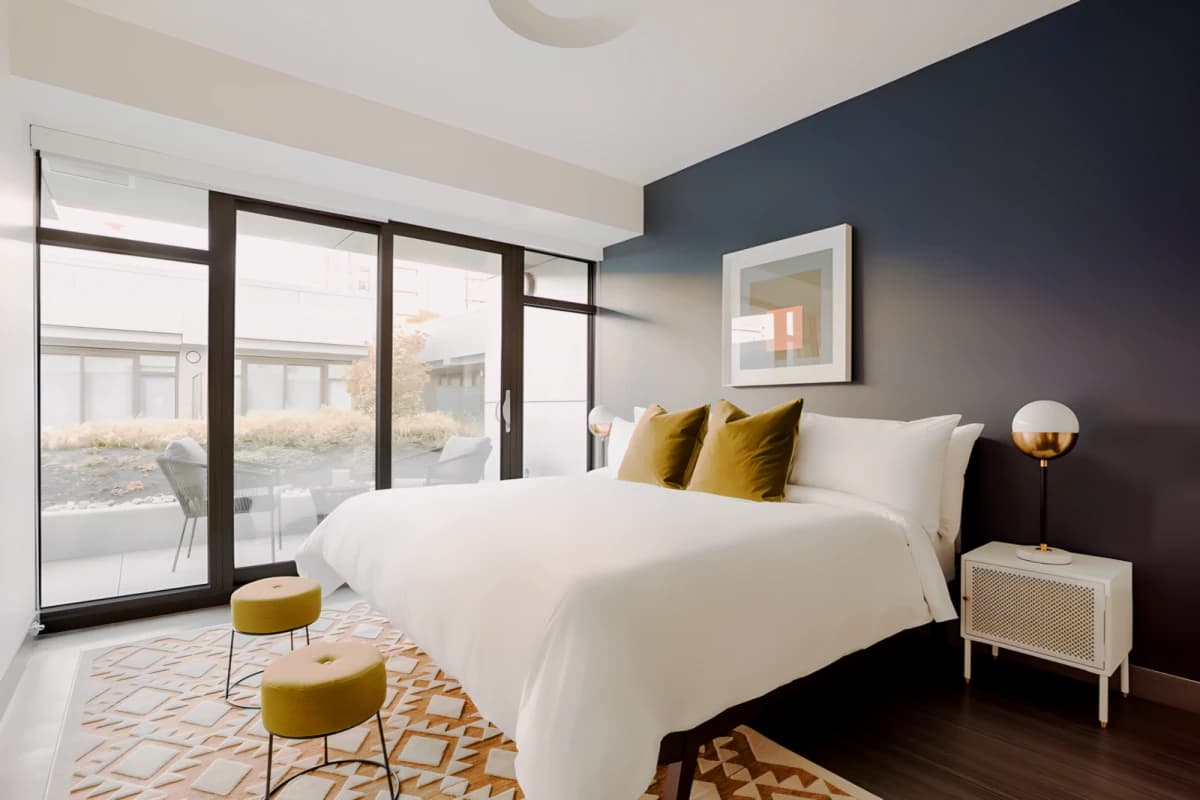 Queen Room+