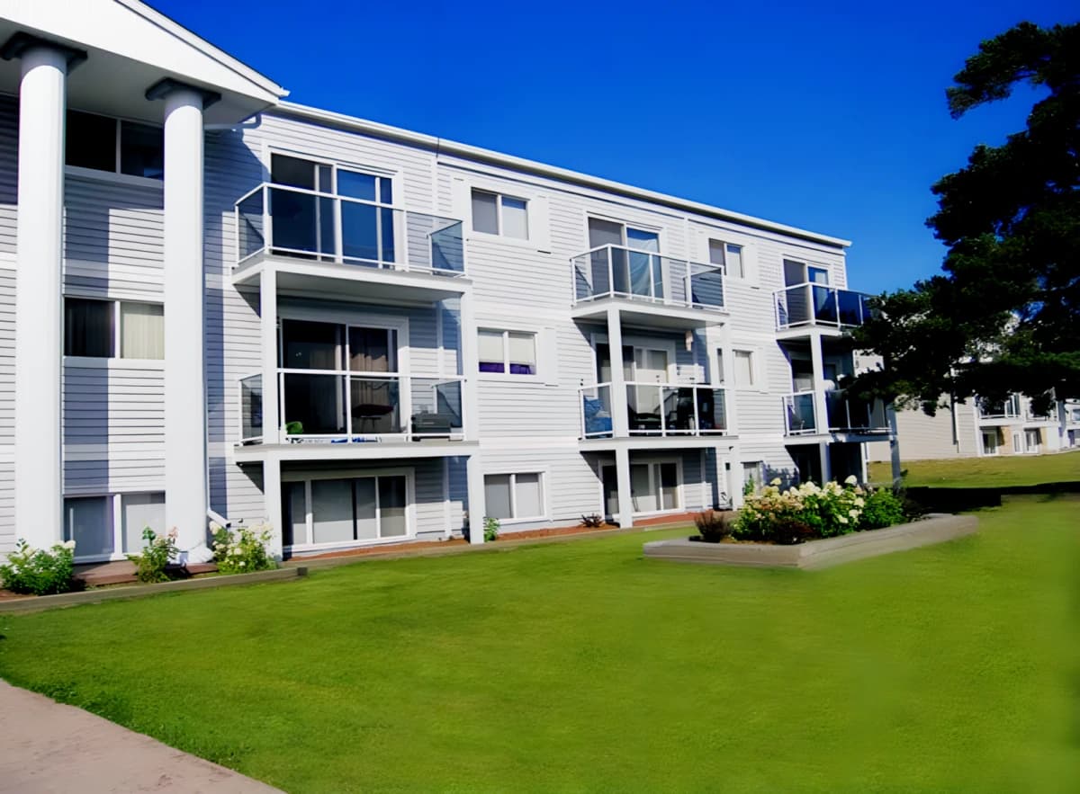 Whitehouse Apartments