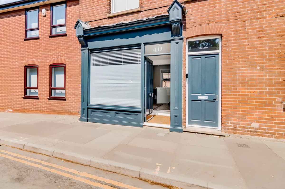 Beautiful Surrey Street Duplex image 2