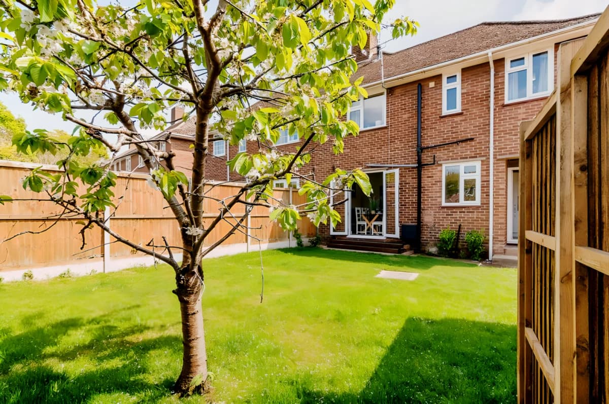 7 Bed Contractor House image