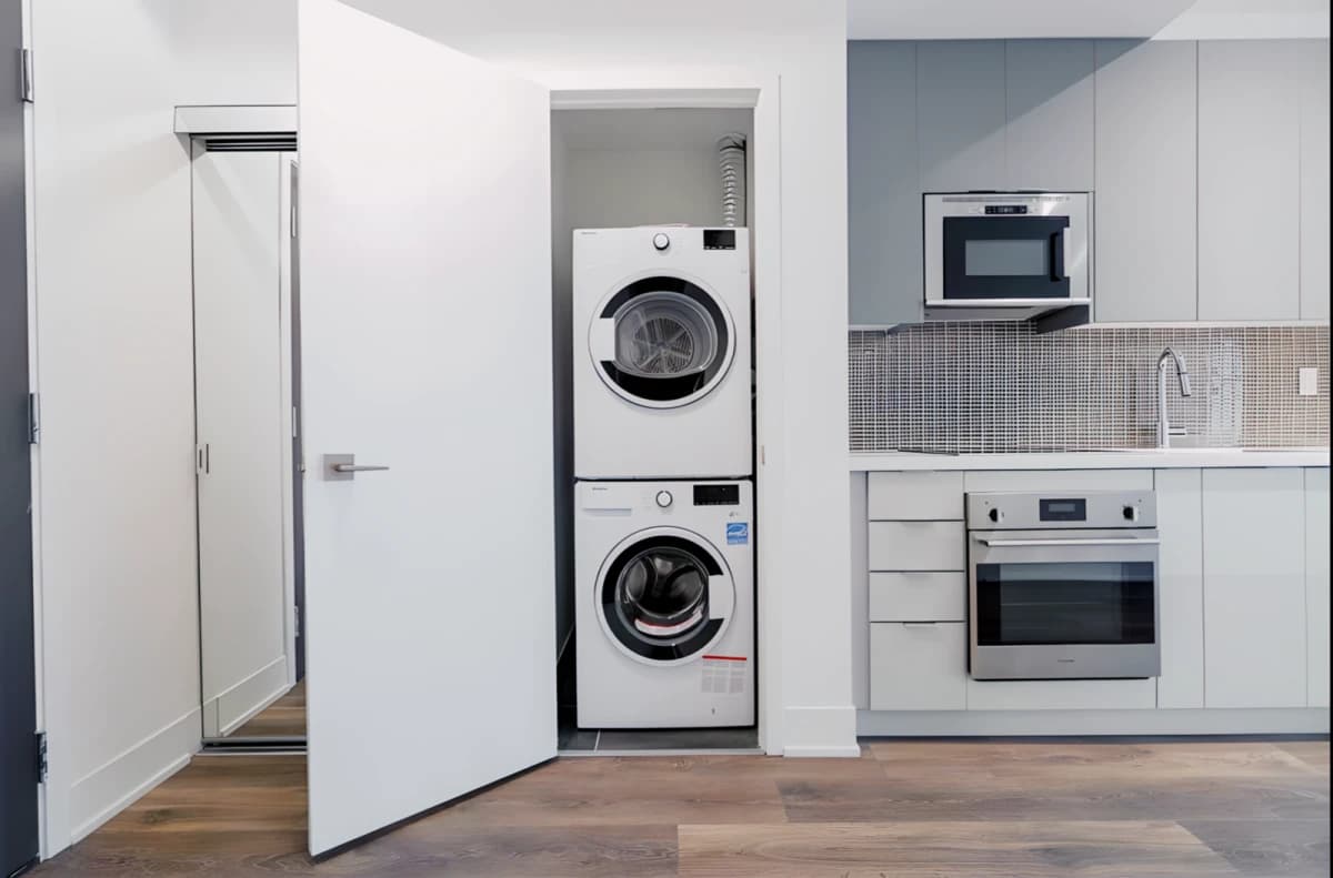 1 Bedroom+den