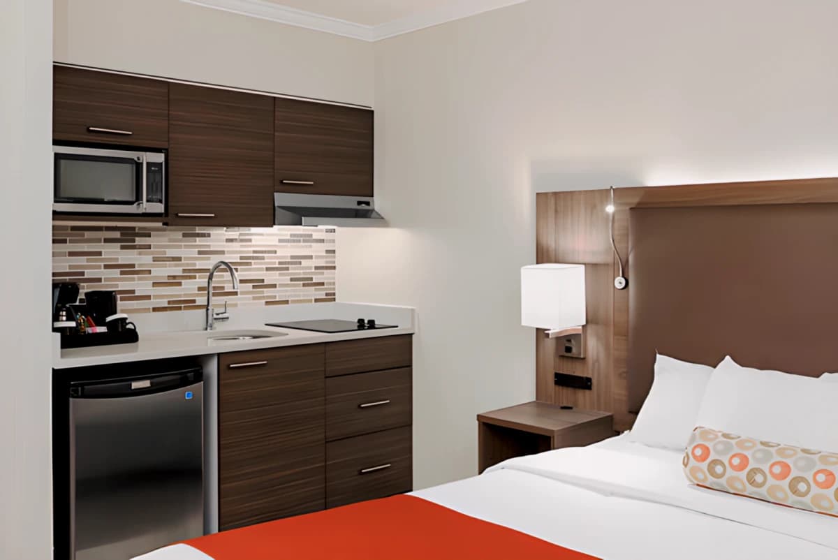 kitchenette suites-2 Double beds or 1  king bed