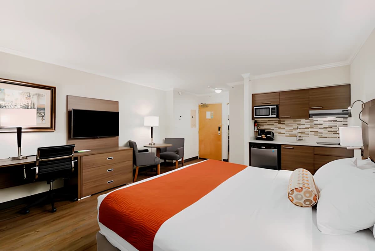 kitchenette suites-2 Double beds or 1  king bed