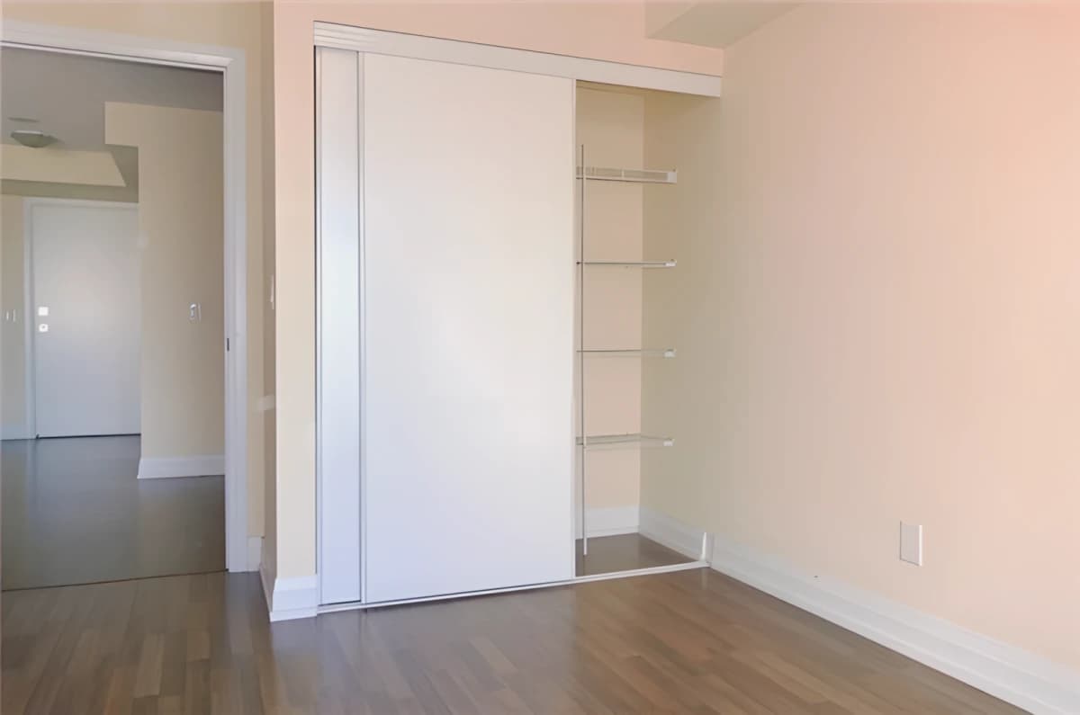 1 Bed 1 Bath+Den