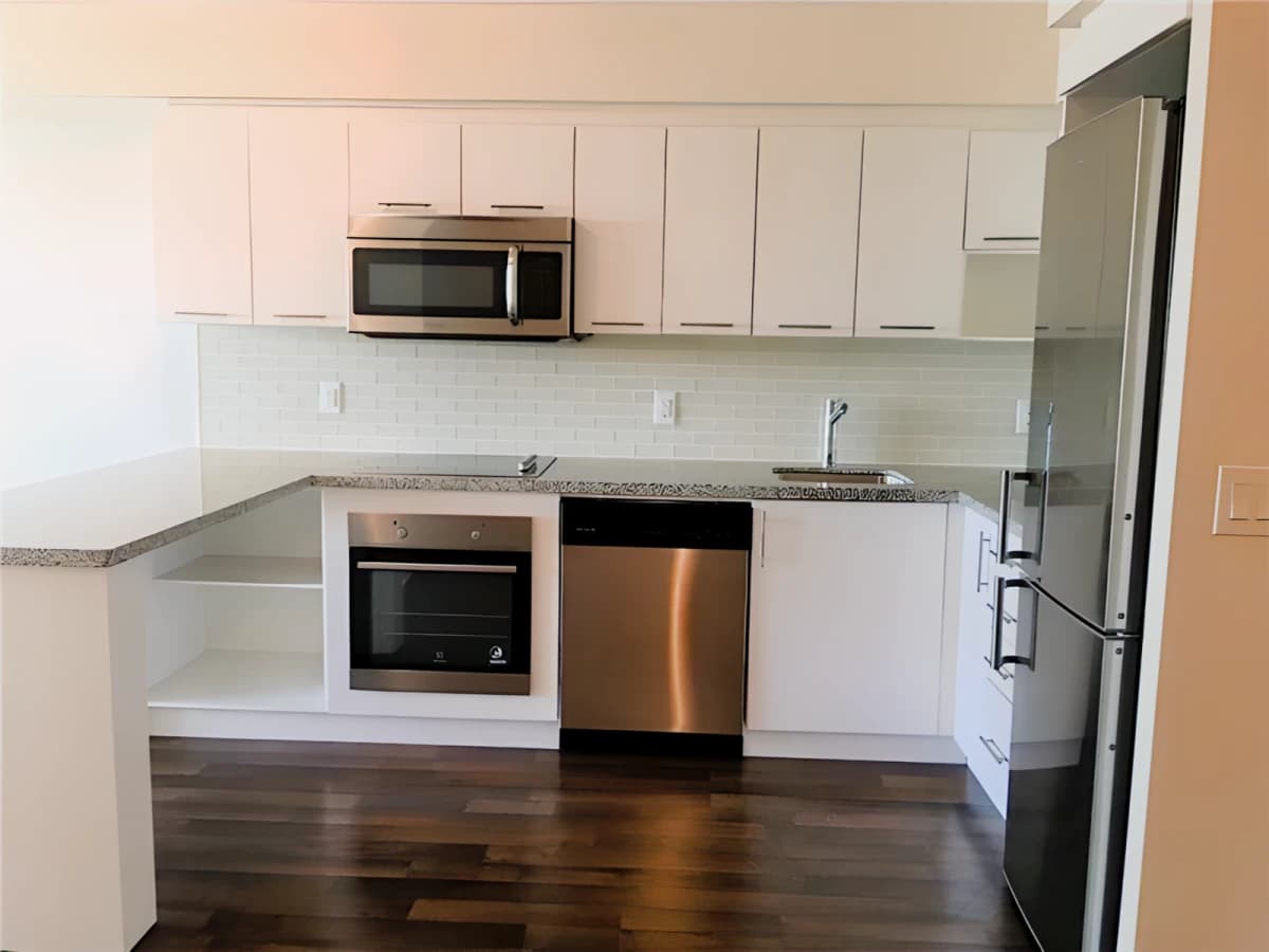 1 Bed 1 Bath+Den