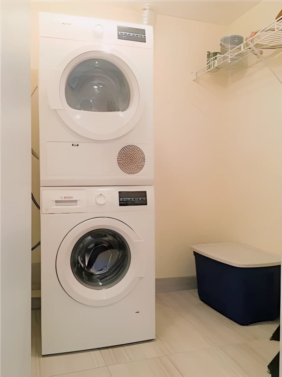 1 Bed 1 Bath+Den