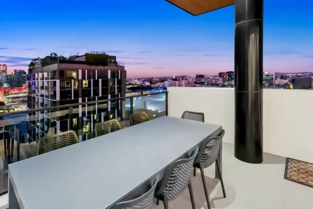 3Bedrooms, 2Bathrooms