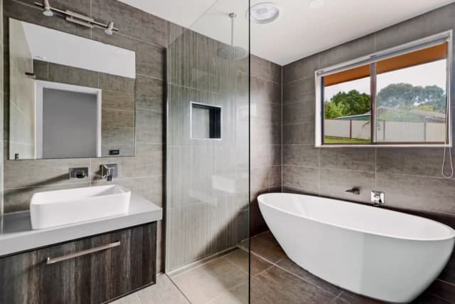 4 Bed, 2 Bath