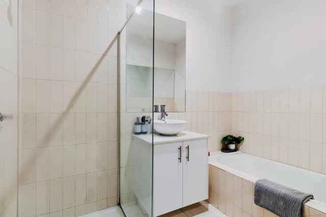 2 Bed, 1 Bath