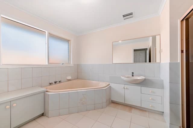 5 Bed, 3 Bath