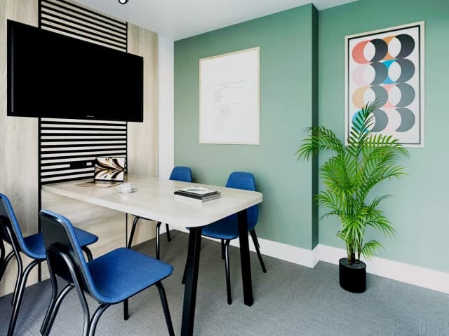 LiveOasis Merrion Street Gardens image 4