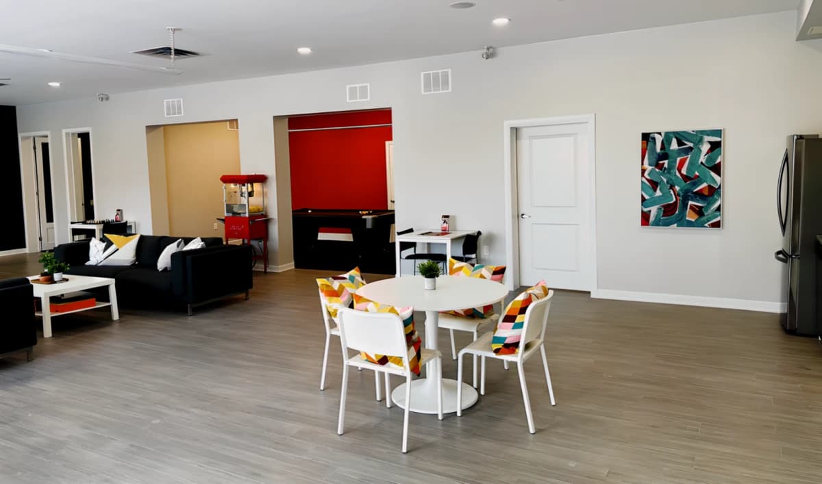 5 BED 5 BATH APARTMENT