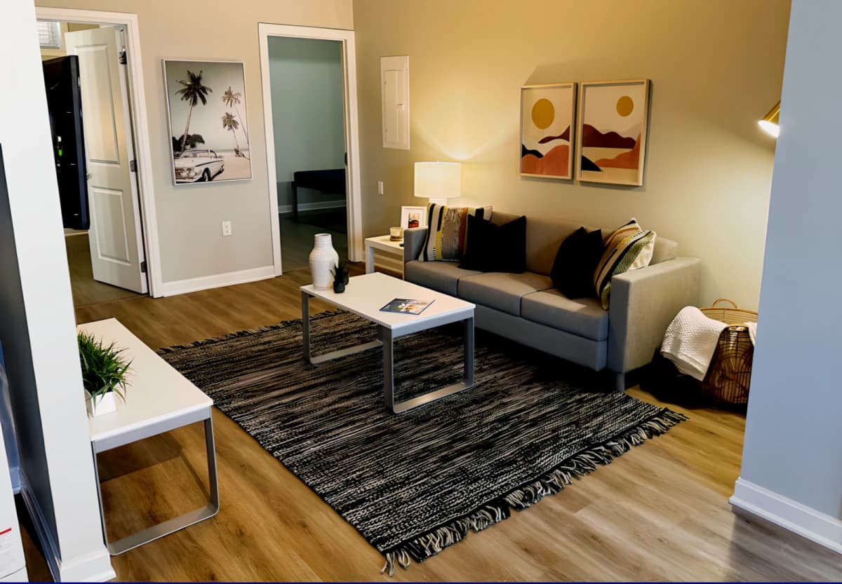 5 BED 5 BATH APARTMENT