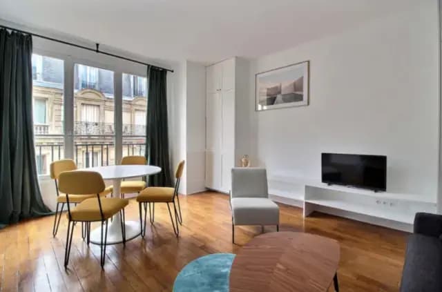 Bright and modern studio near the Saint-Georges metro