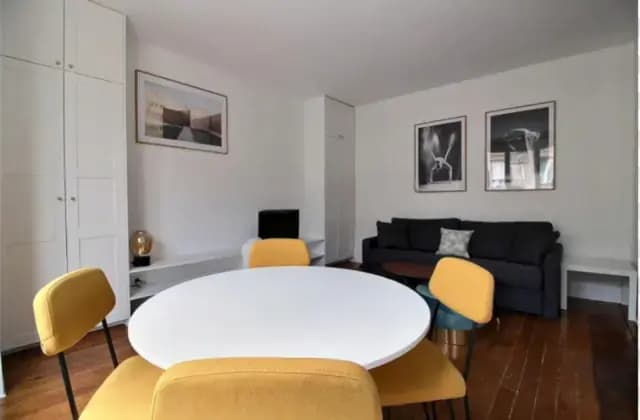 Bright and modern studio near the Saint-Georges metro
