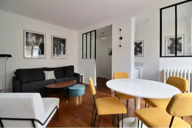 Bright and modern studio near the Saint-Georges metro