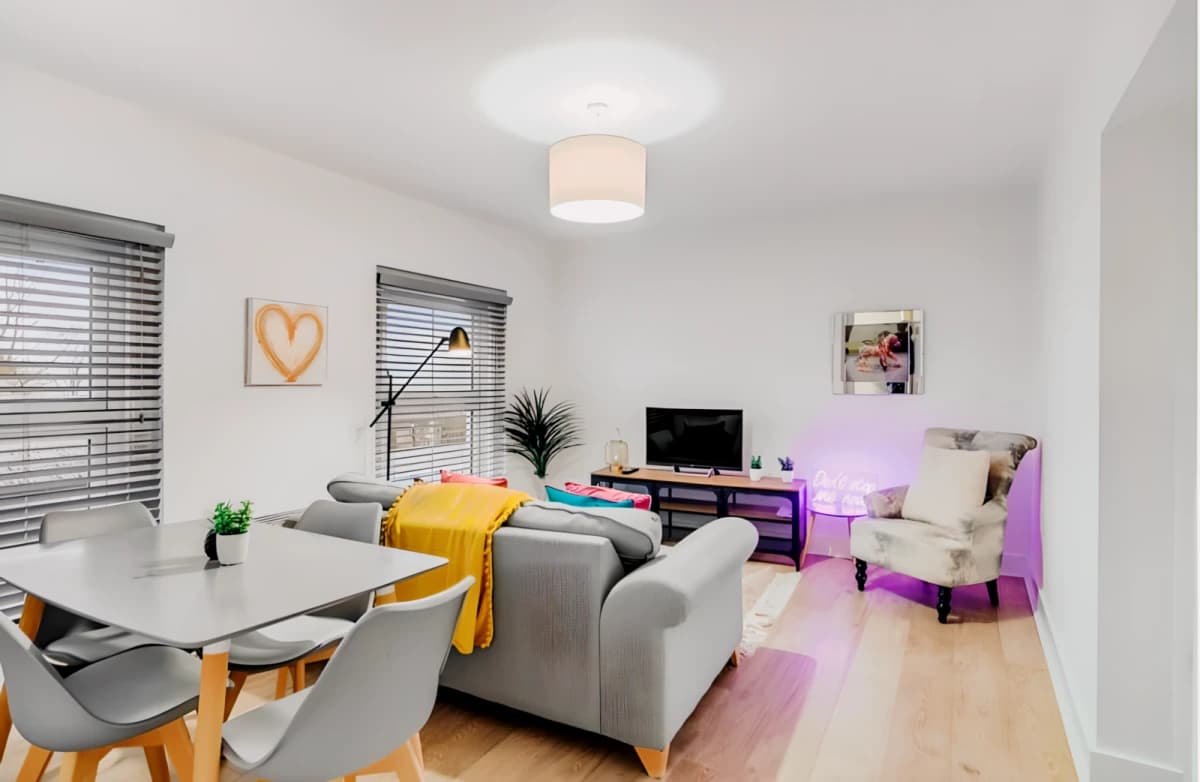 2 Bedrooms 1 Bathroom