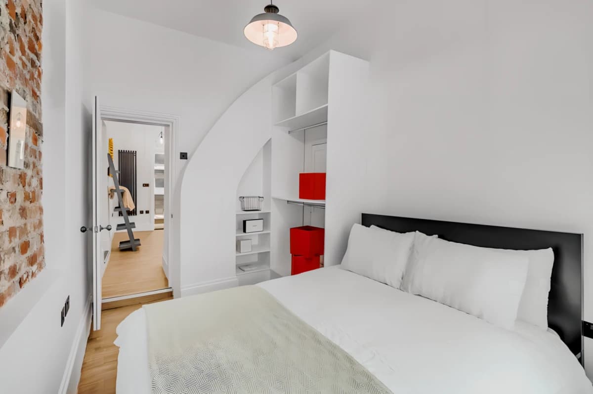2 Bedrooms 1 Bathroom