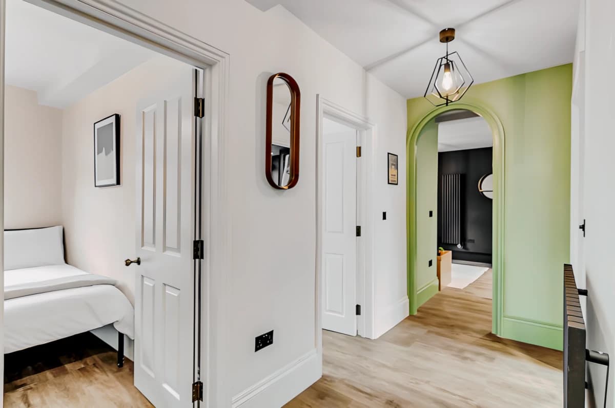 2 Bedrooms 1 Bathroom