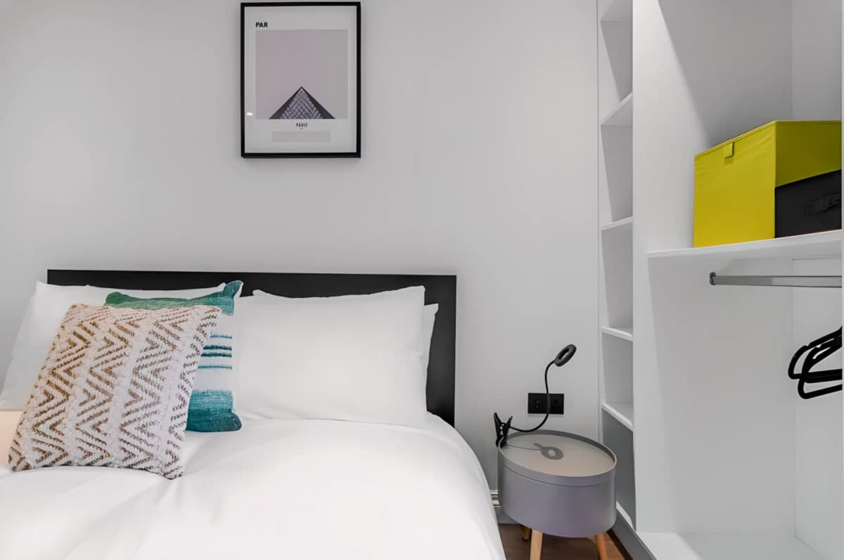 2 Bedrooms 1 Bathroom