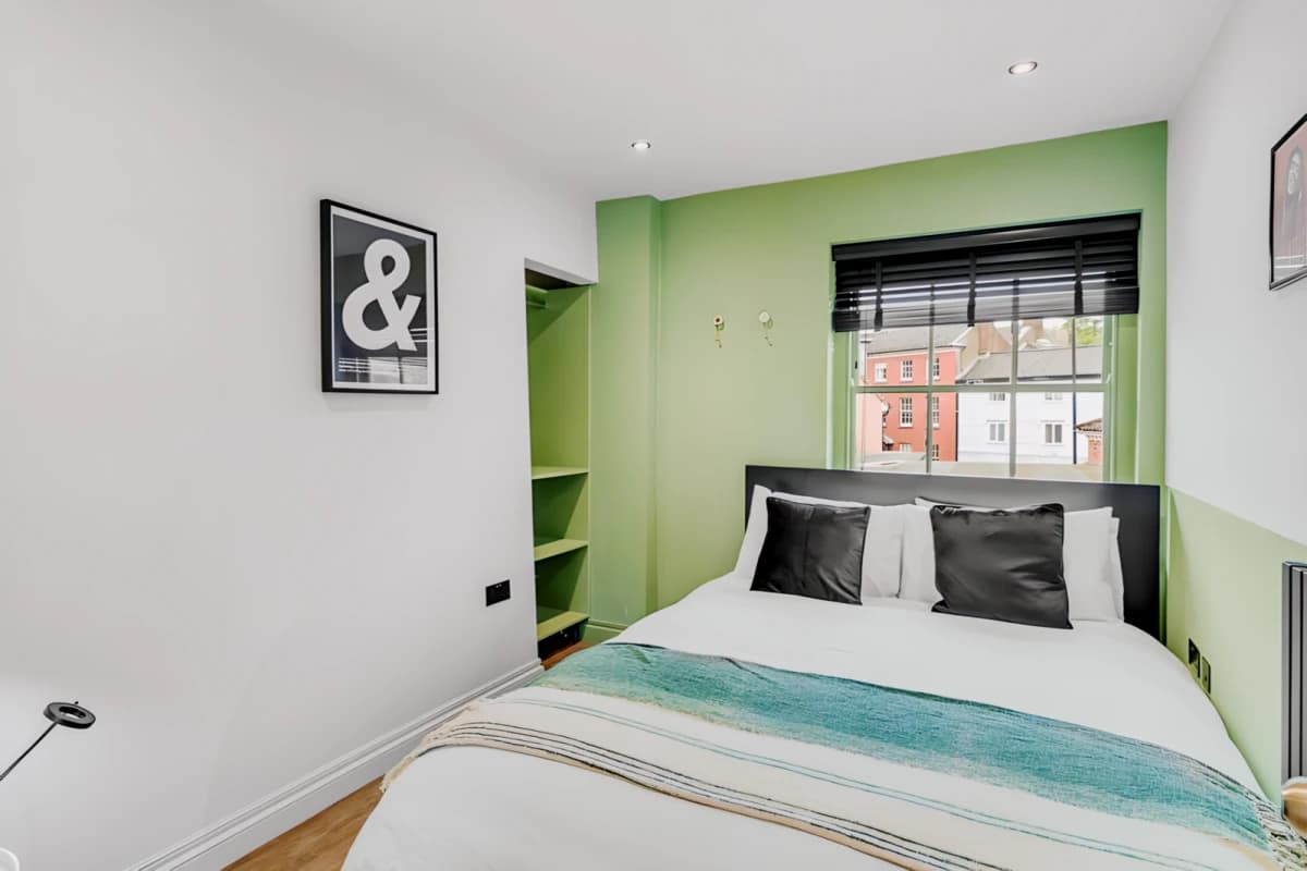 2 Bedrooms 1 Bathroom