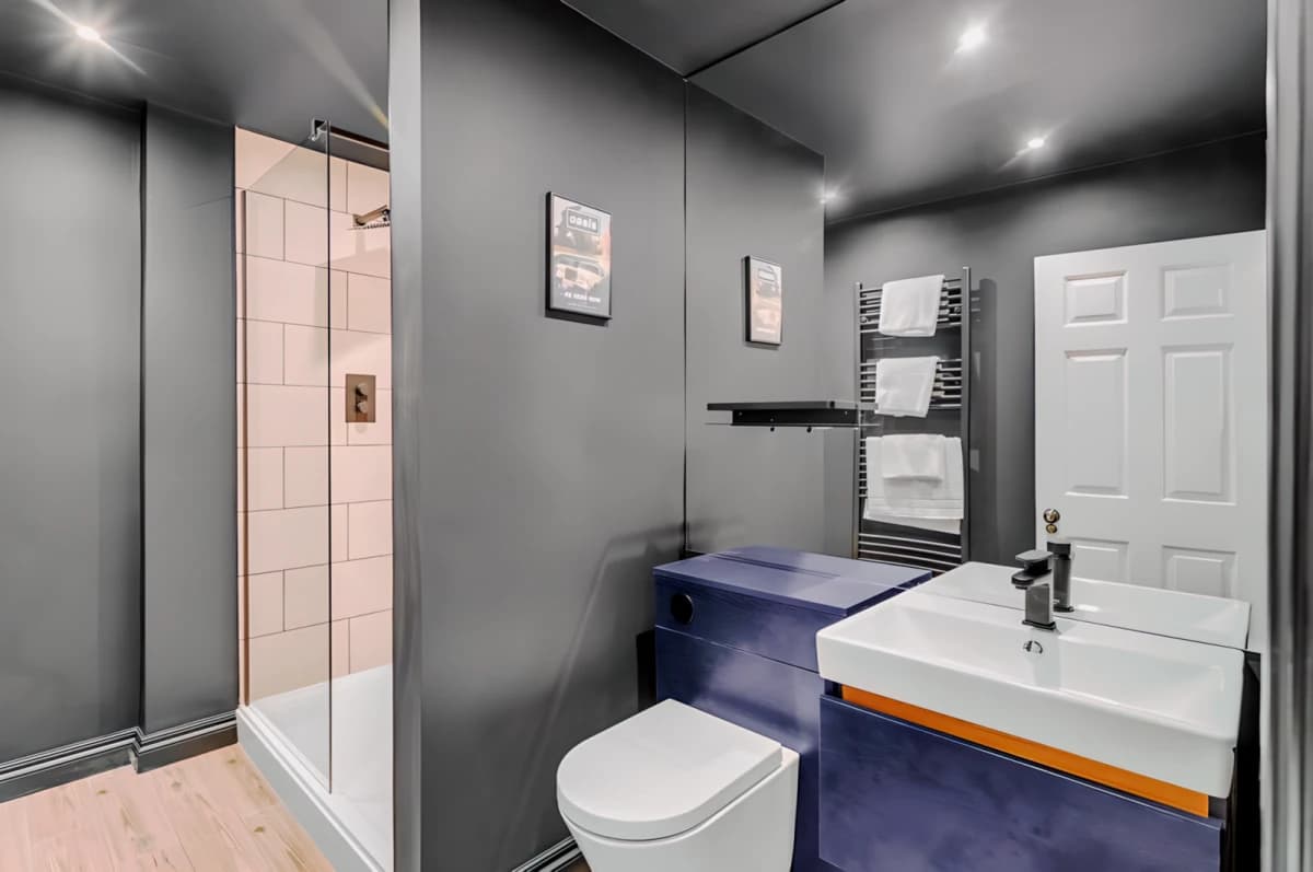 2 Bedrooms 1 Bathroom