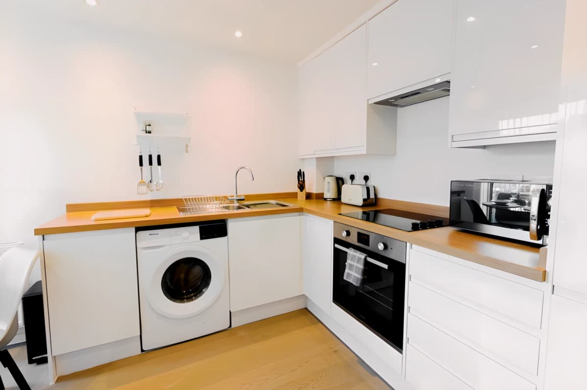 3 bed townhouse with parking onsite