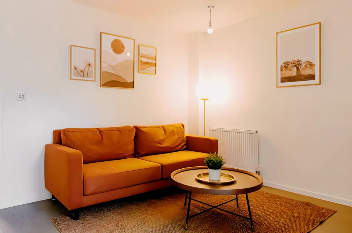 3 bed townhouse with parking onsite