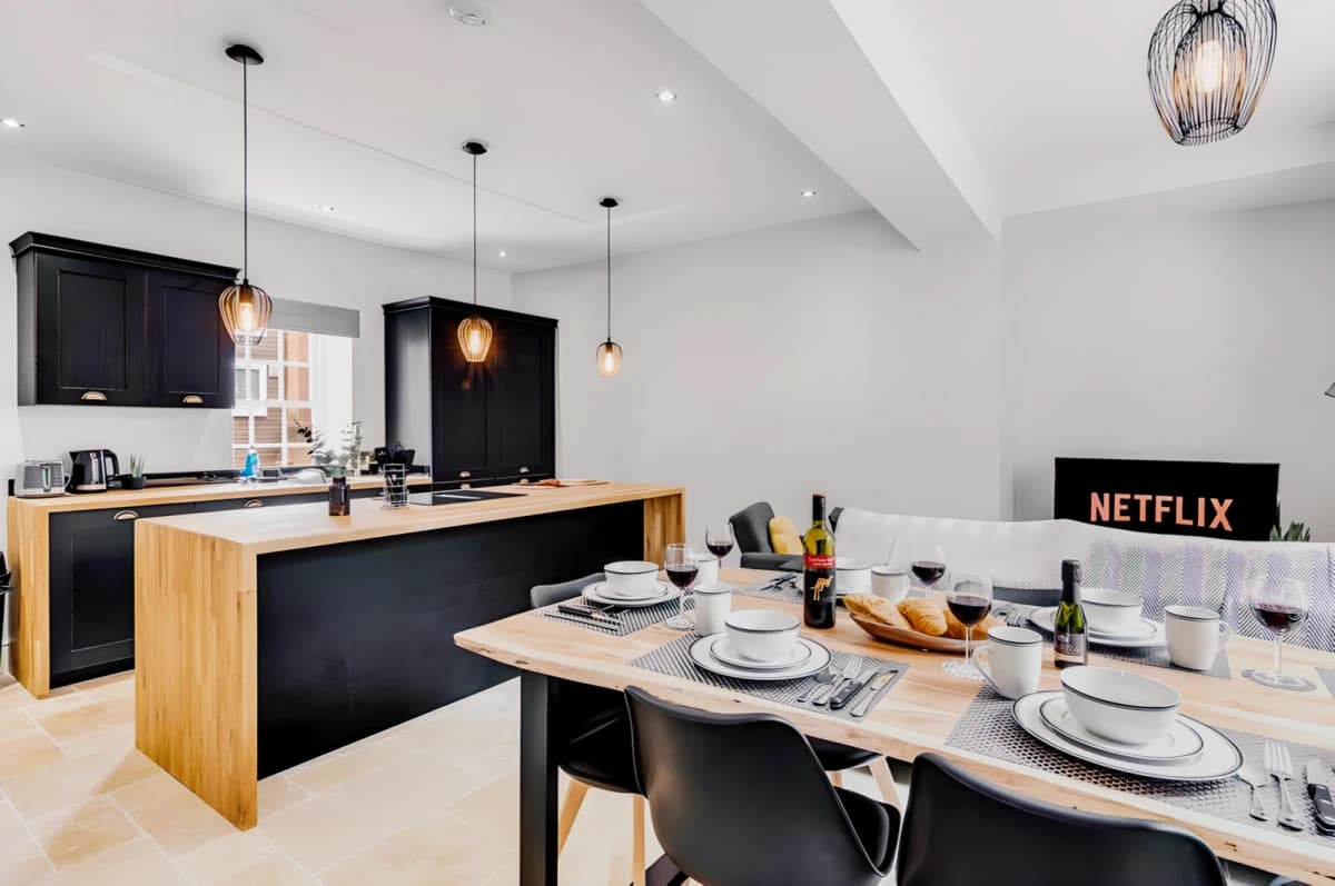 3 Bedrooms 2 Bathrooms