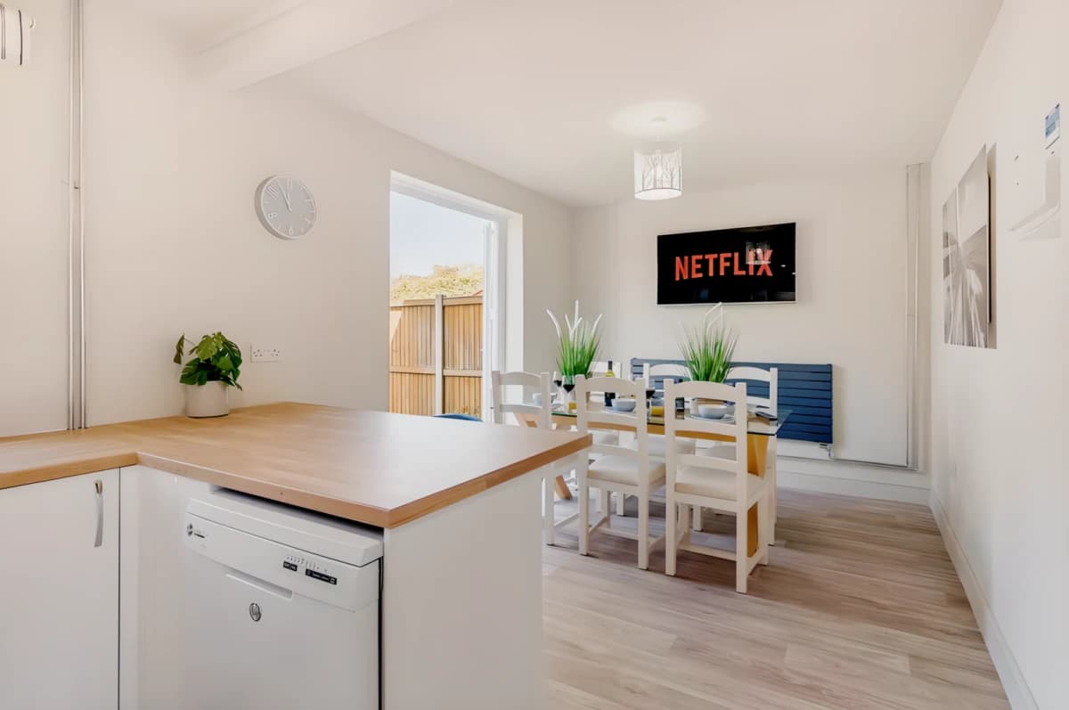 4 Bedrooms 1.5 Bathrooms