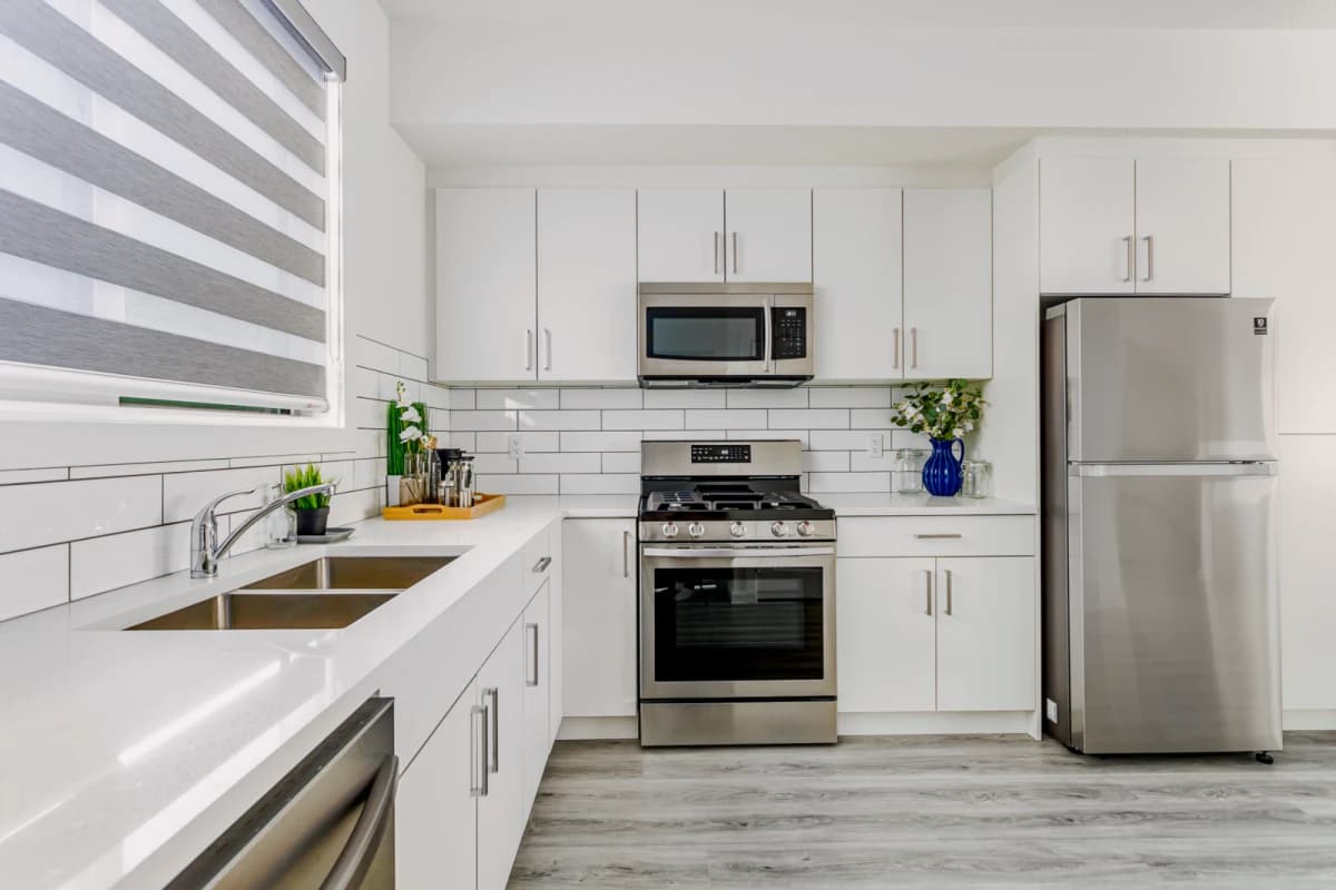 2FL-2517 Pirce Way SW