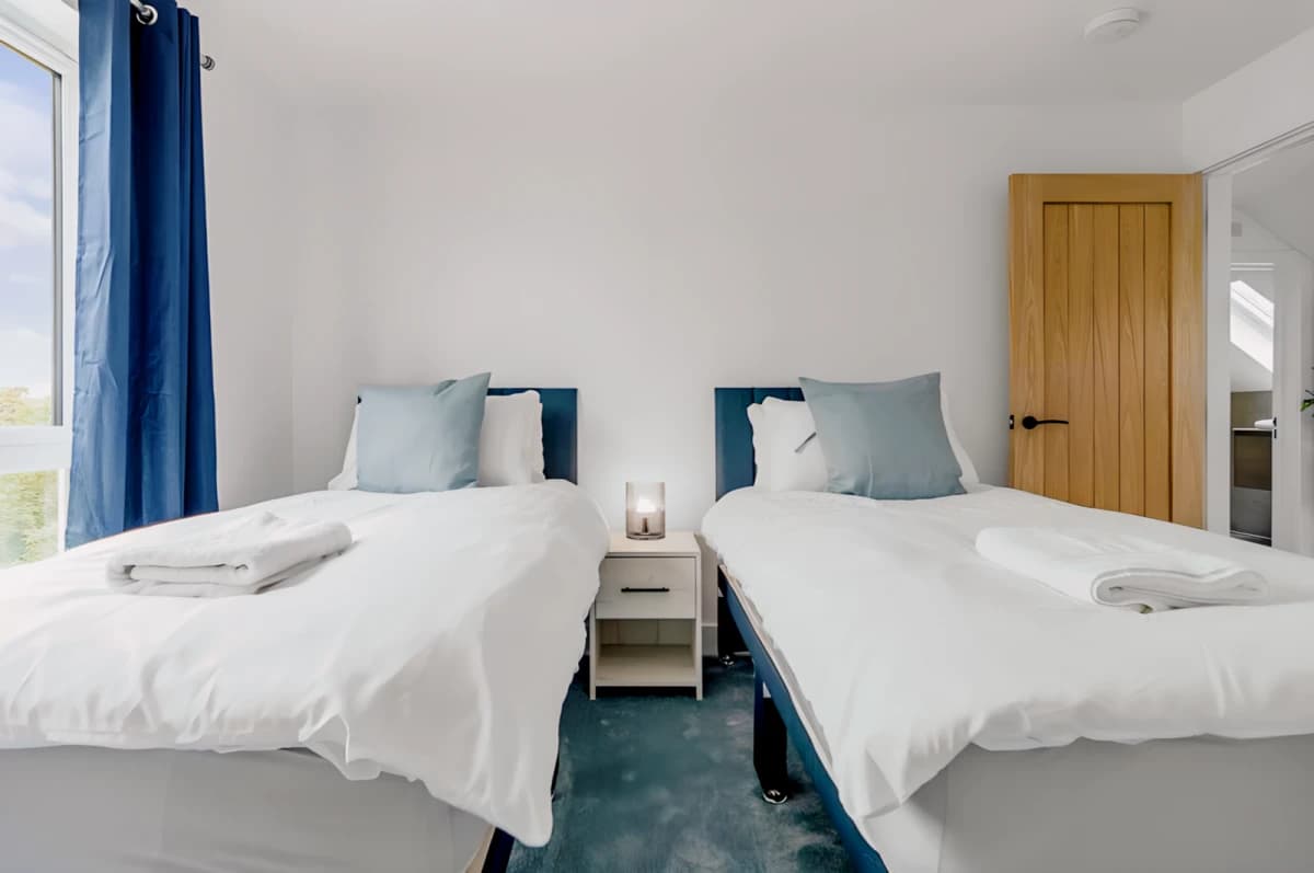 4 Bedrooms  2 Bathrooms