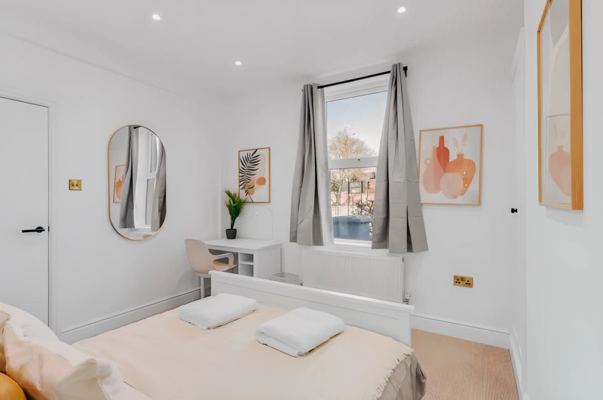 5 Bedrooms 4 Bathrooms