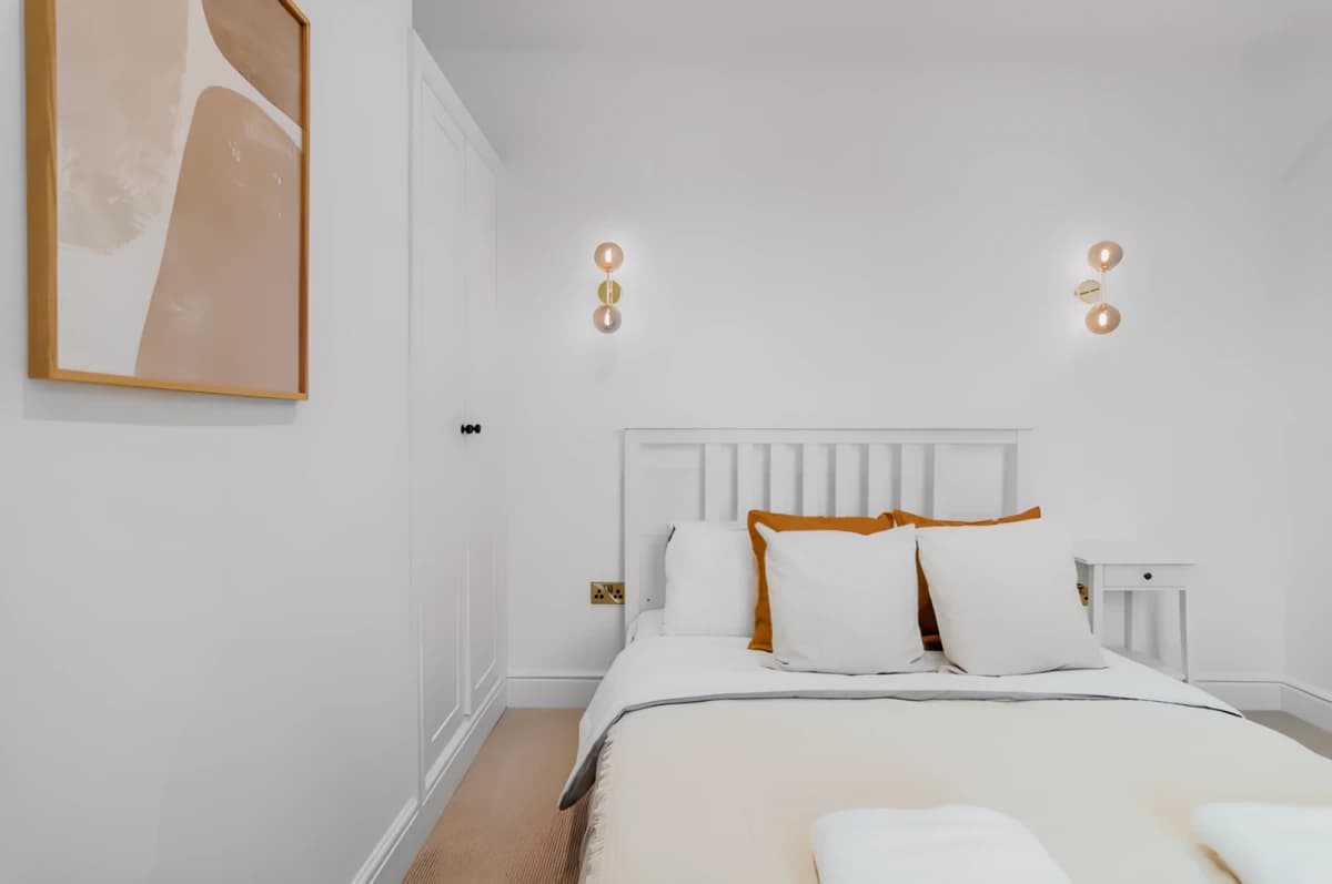 5 Bedrooms 4 Bathrooms