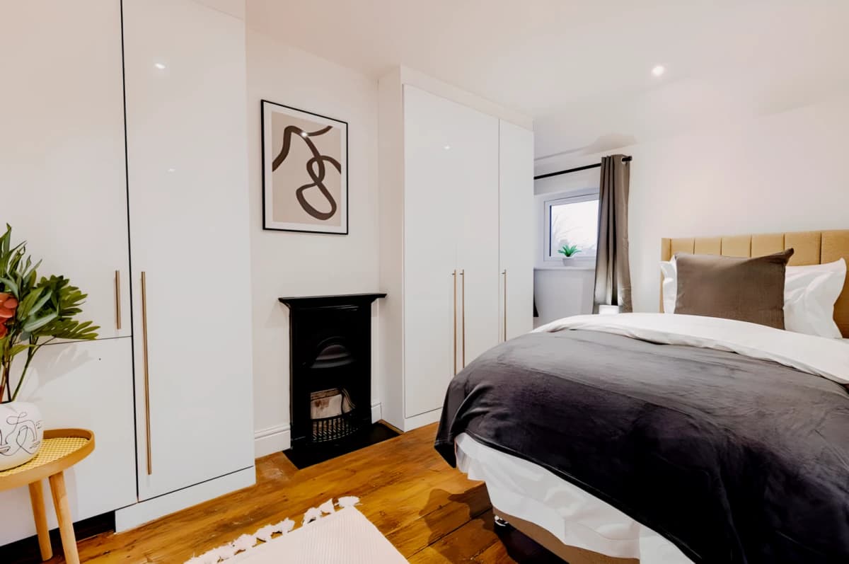 5 Bedrooms 2 Bathrooms