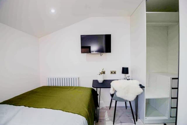 96 Blantyre Road, L15 image