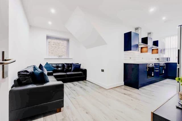 354 Scotland Road Flat A, L5