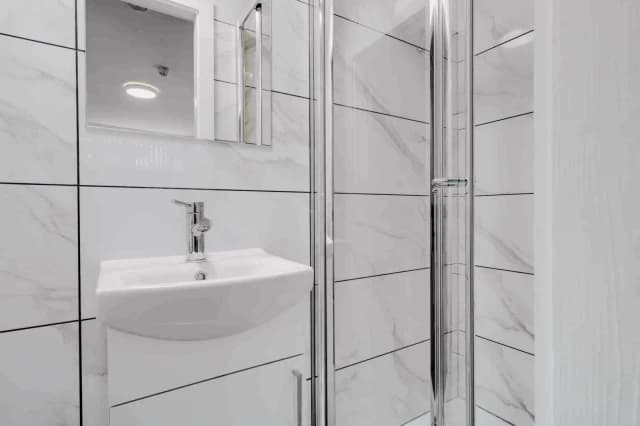 354 Scotland Road Flat A, L5 image