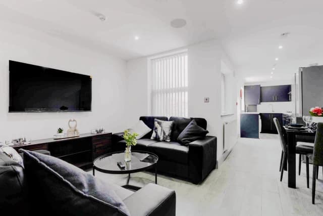 55 Picton road, L15