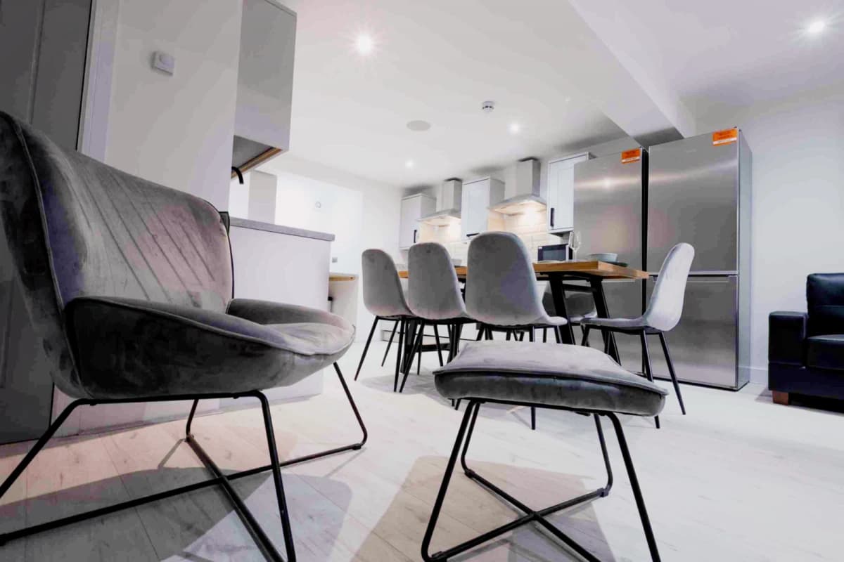 98 Yarborough Road LN1 – 21+ only