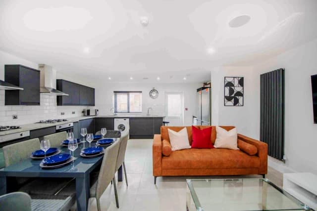 71 Portman road, L15 image 2