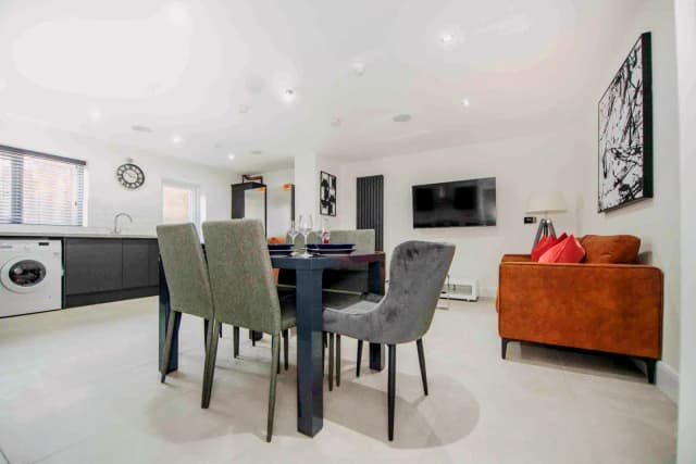 71 Portman road, L15 image 3
