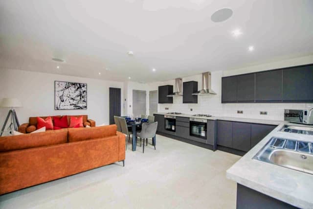 71 Portman road, L15 image 4